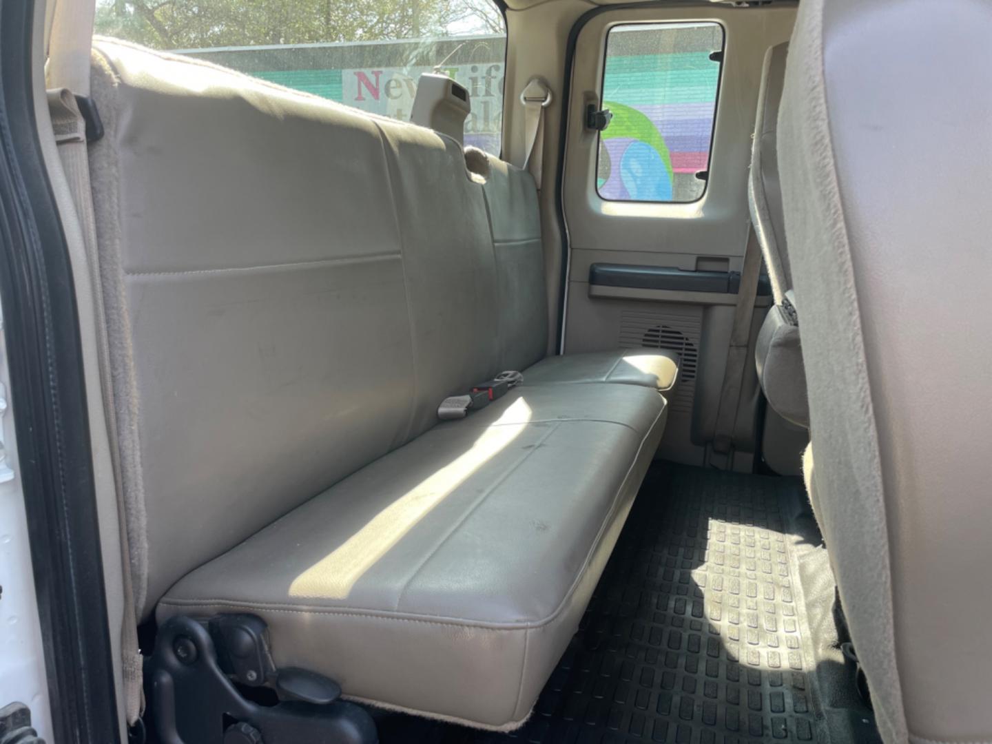 2008 WHITE FORD F-350 SUPERDUTY XL (1FTWX31R28E) with an 6.4L engine, Automatic transmission, located at 5103 Dorchester Rd., Charleston, SC, 29418-5607, (843) 767-1122, 36.245171, -115.228050 - Photo#10